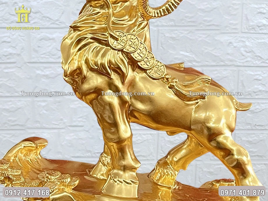 4 chân đứng trụ vững trên bệ đá